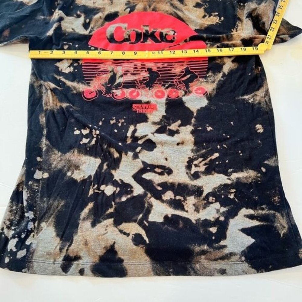 Stranger Things x Coke Brand Tee Shirt Size Medium Unisex Tie Dye Distressed - Picture 9 of 9
